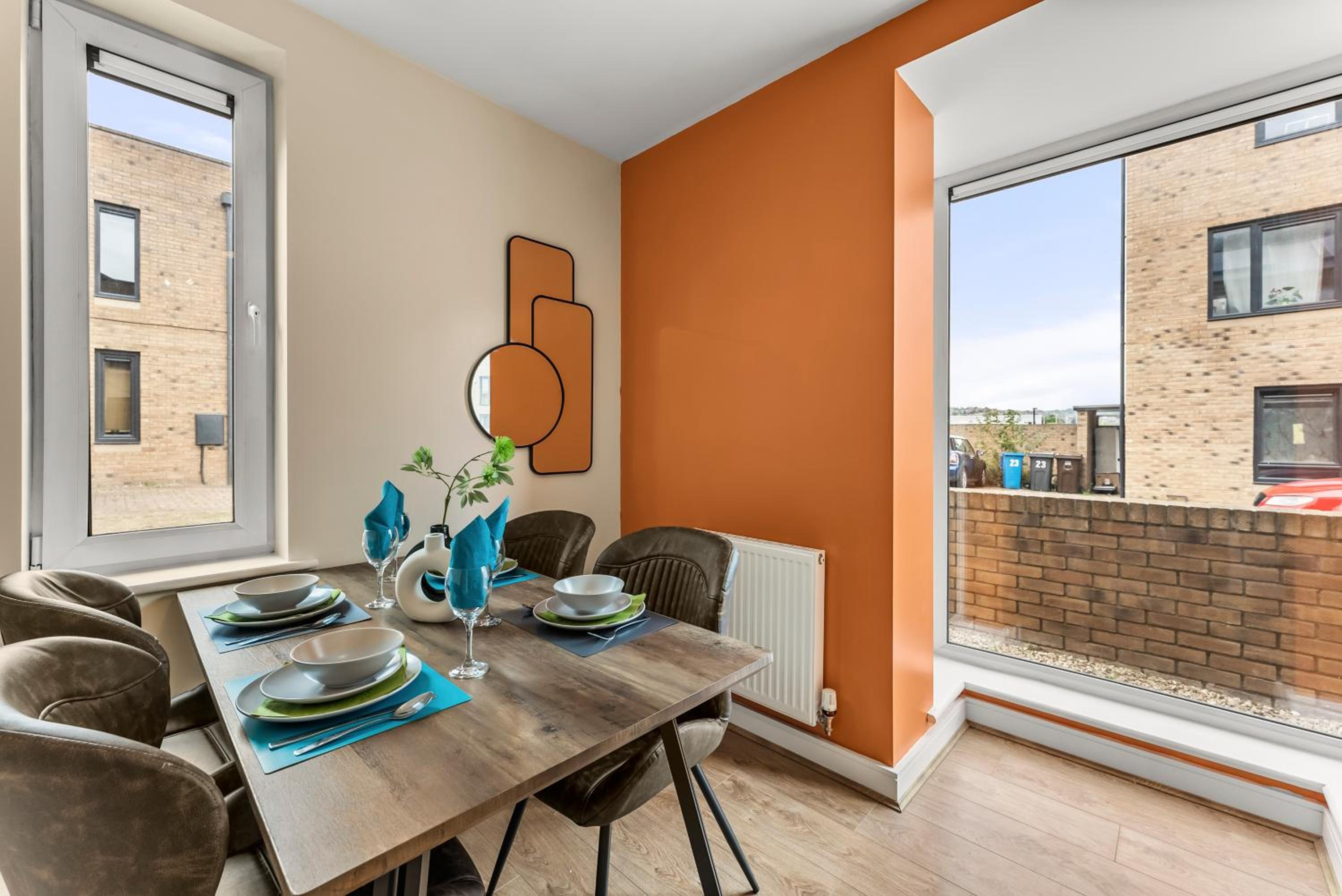 Sleek and Stylish 2 Bed with Garden and Parking view 5