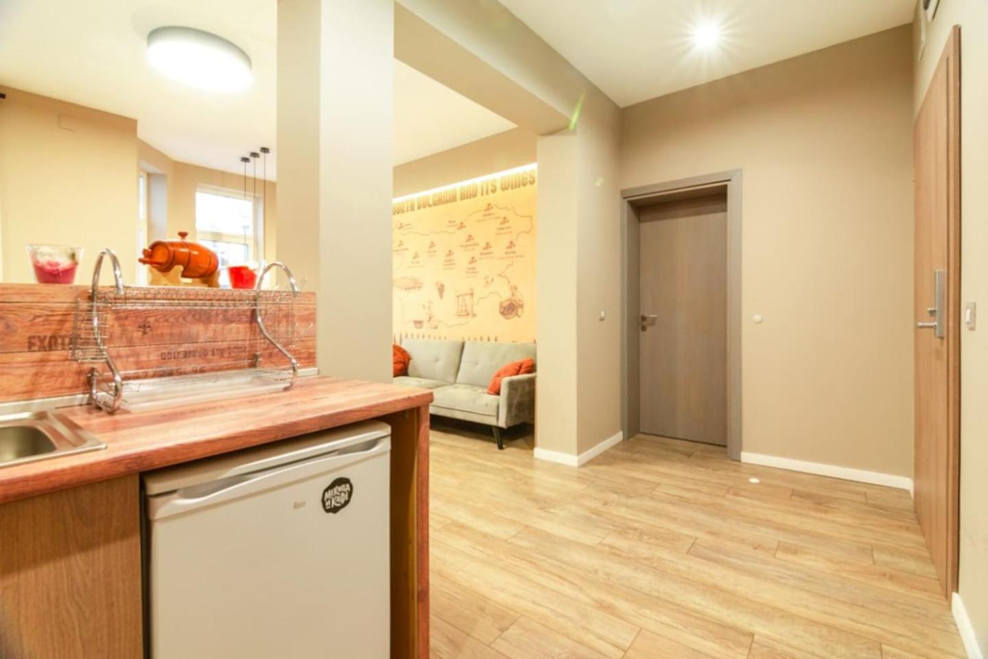 1 BR Wine Journey