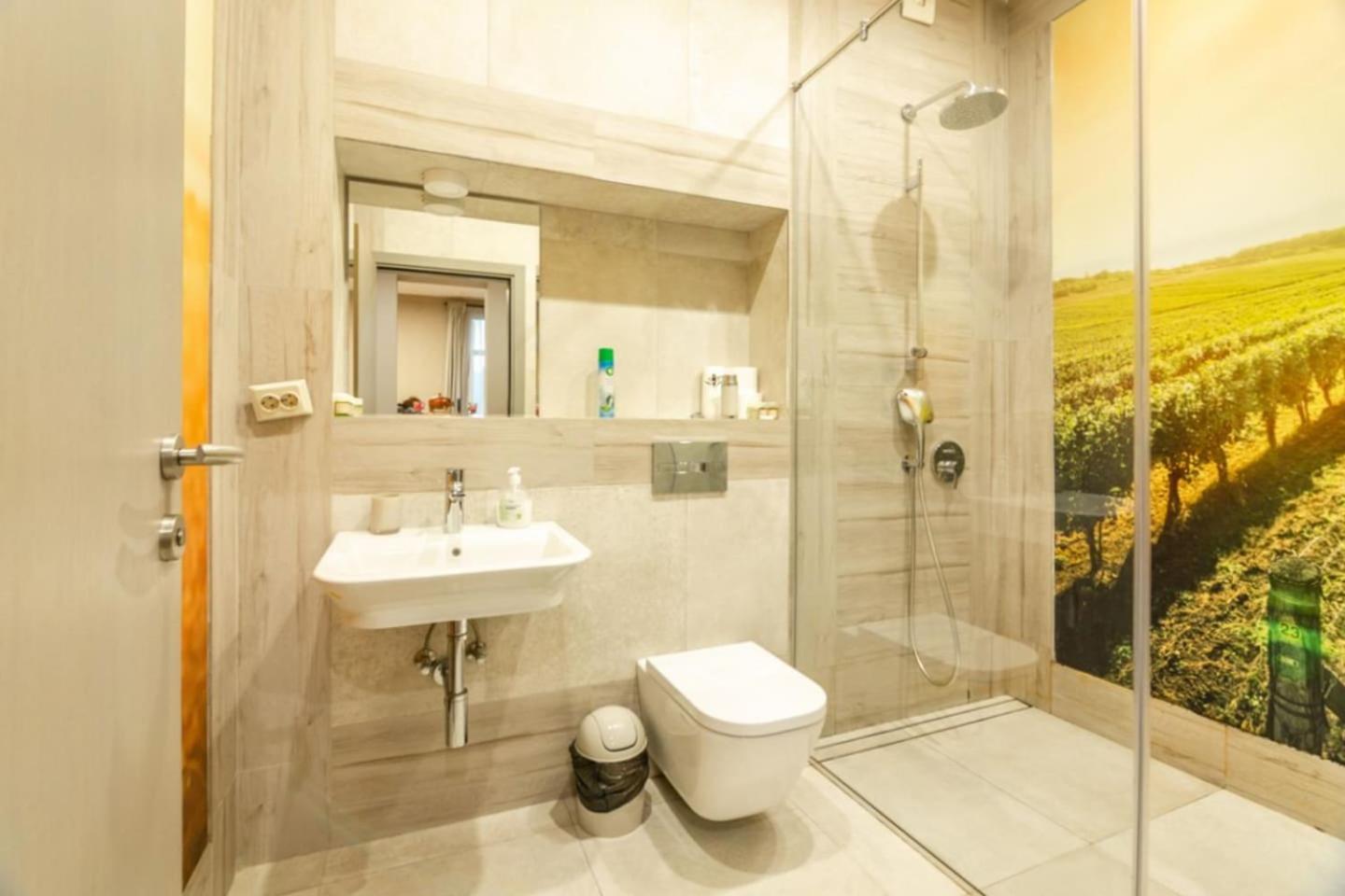 1 BR Wine Journey