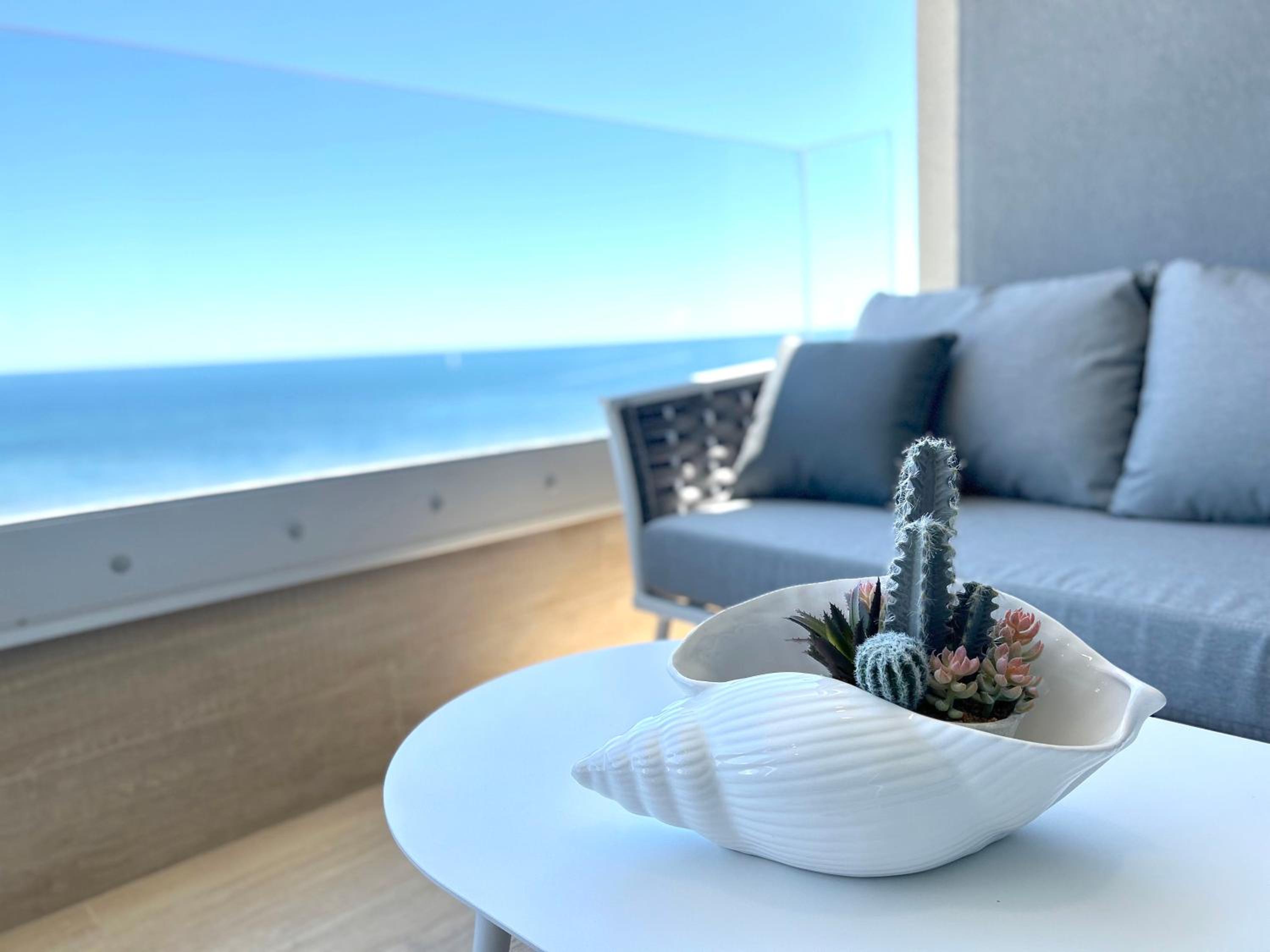 POSIDONIA PUNTA PRIMA - Luxury Seafront Apartments