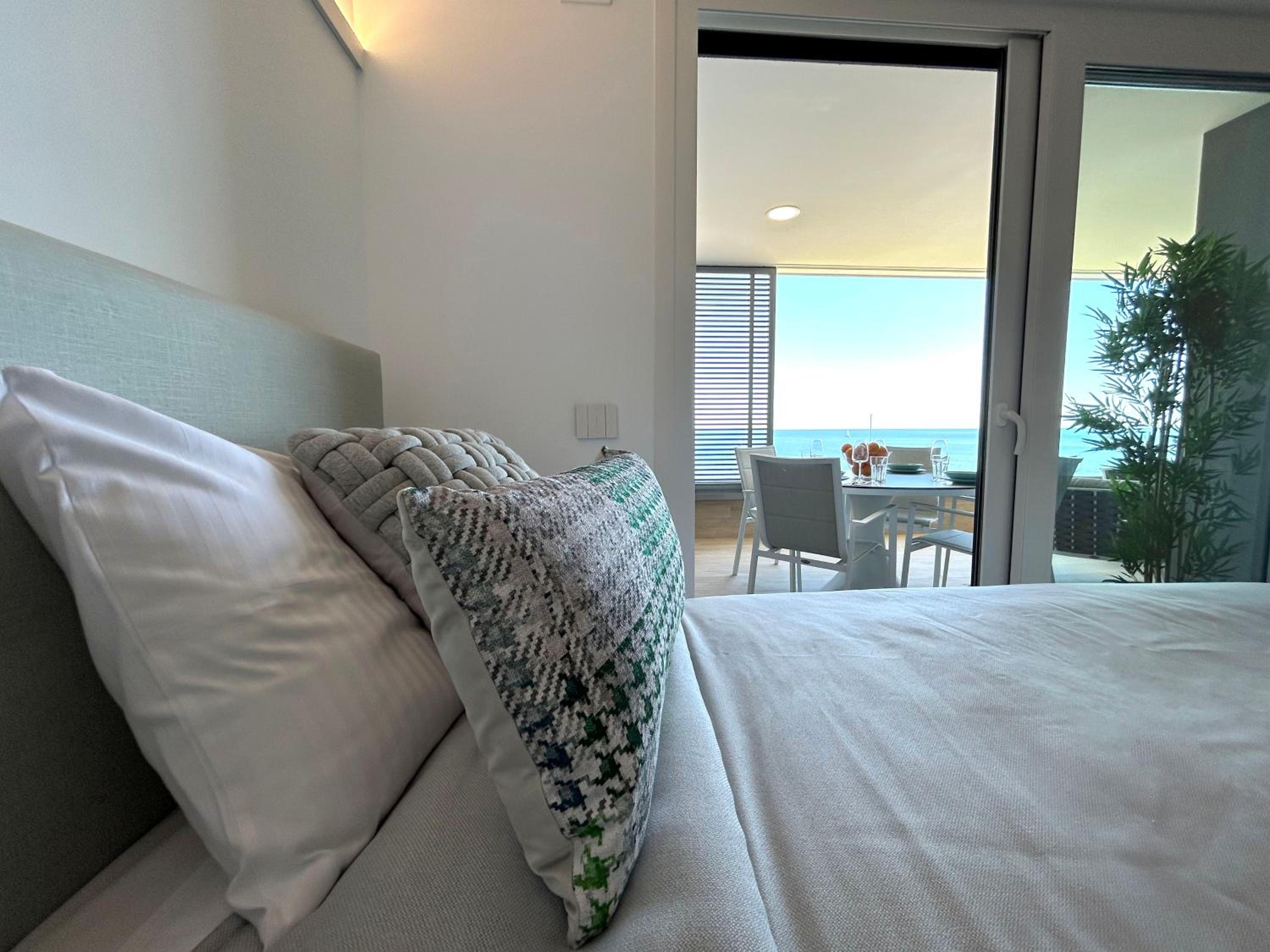 POSIDONIA PUNTA PRIMA - Luxury Seafront Apartments