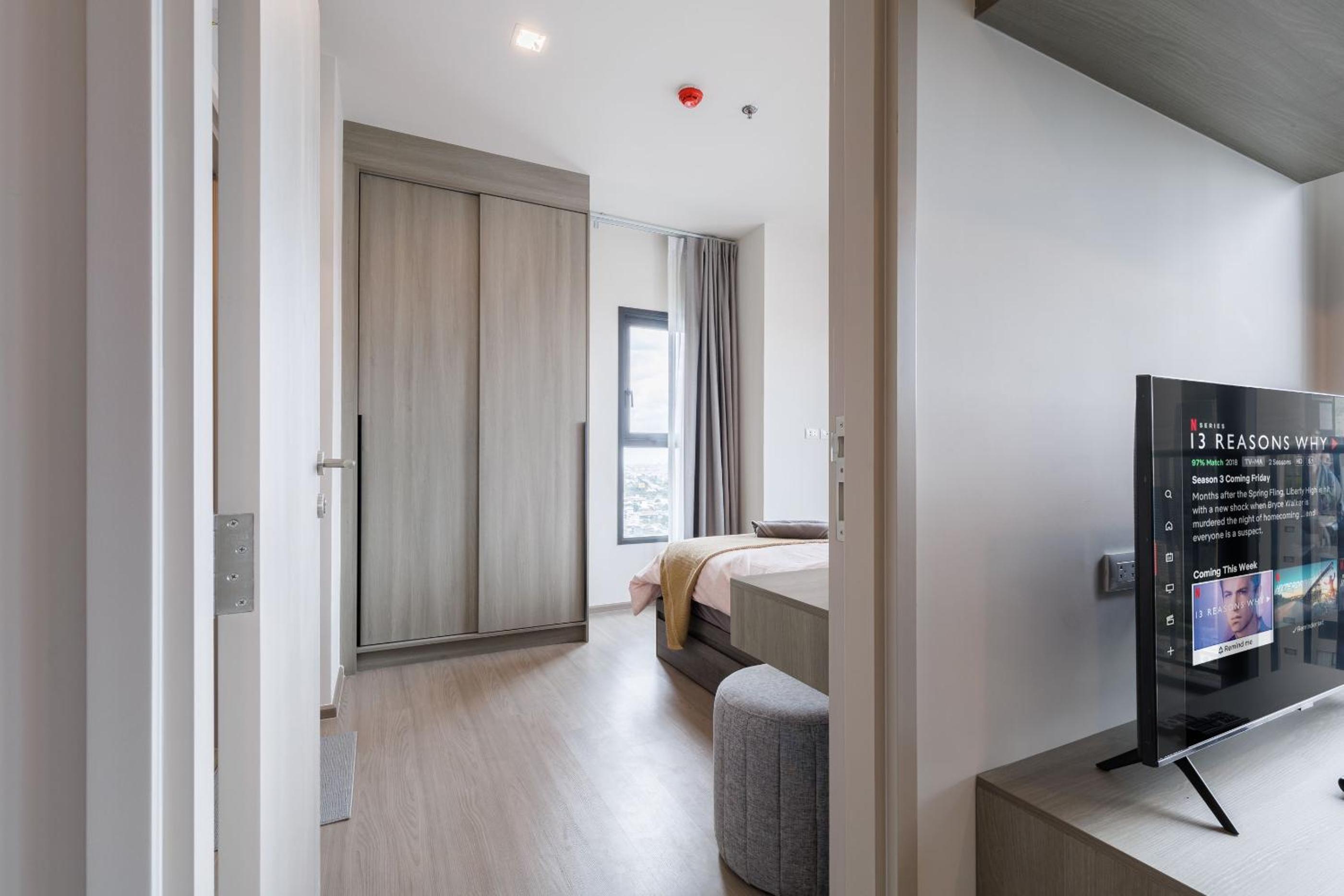 Bangkok city center-thong lo-rca-high-rise one-bedroom