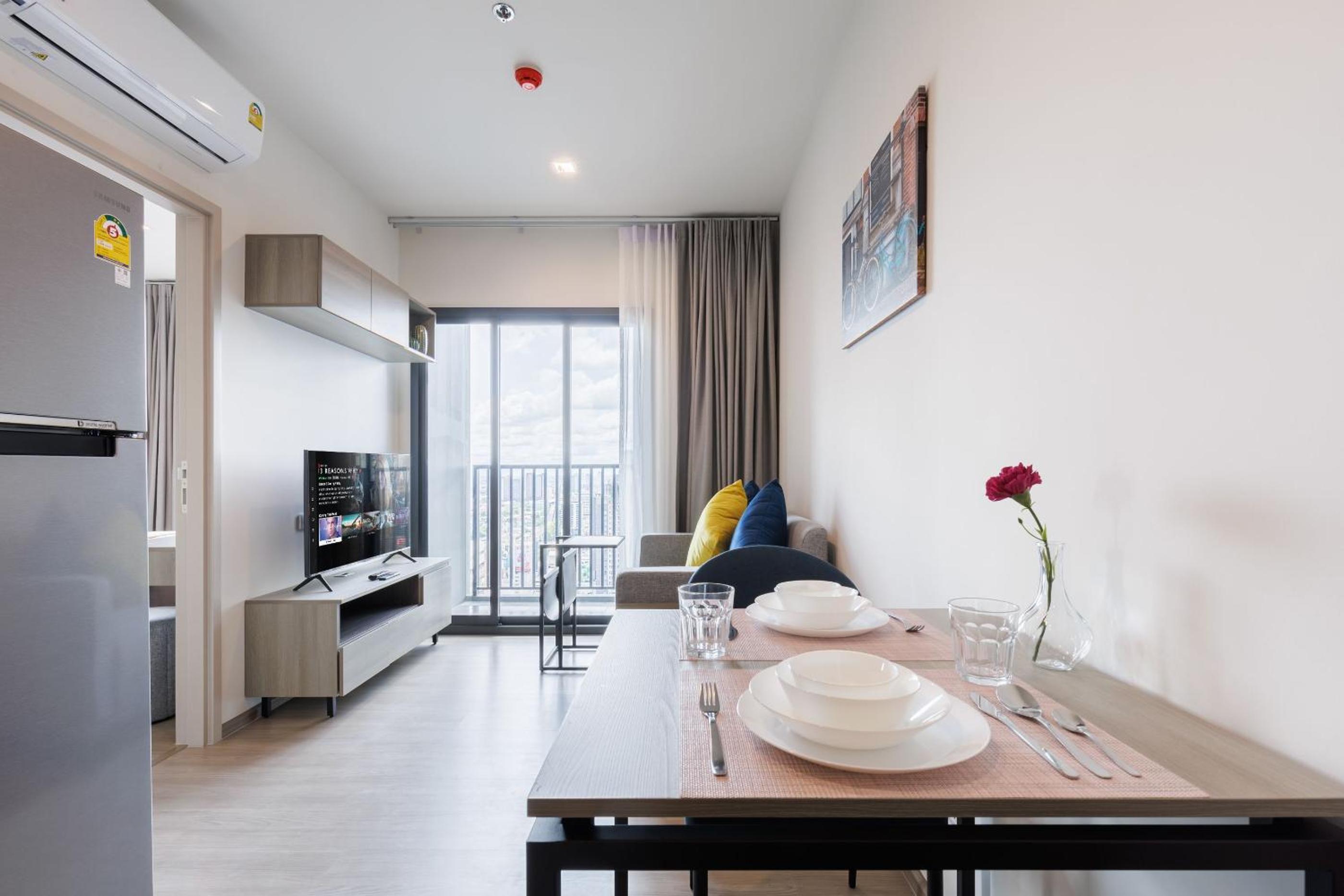 Bangkok city center-thong lo-rca-high-rise one-bedroom