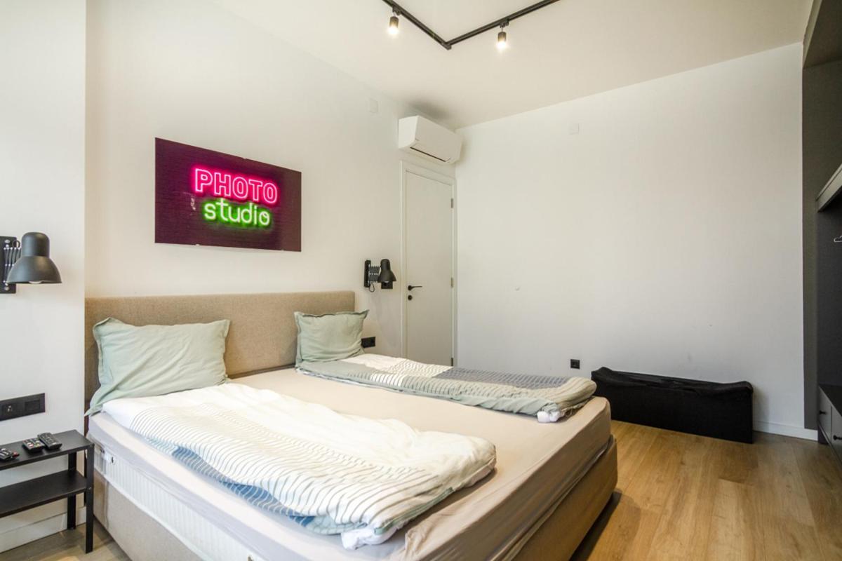 Viral 2 BR Photo Studio Loft