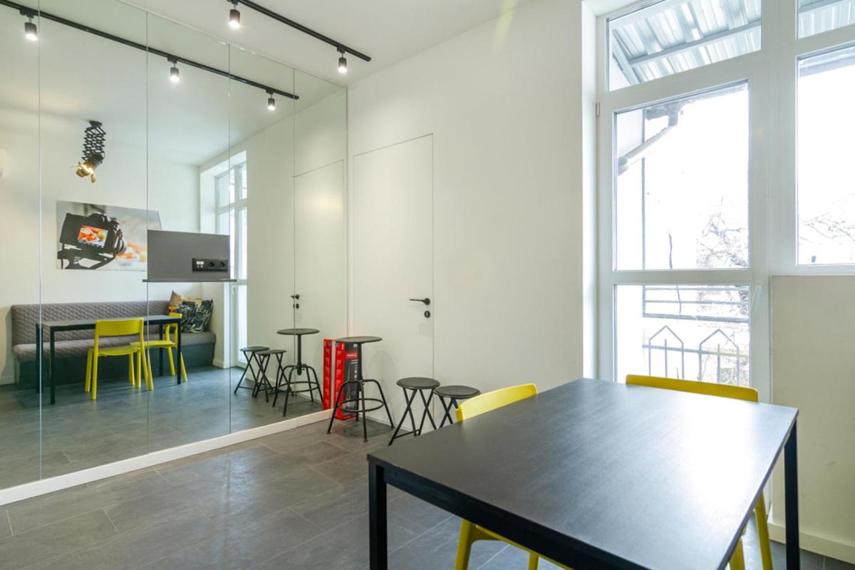 Viral 2 BR Photo Studio Loft