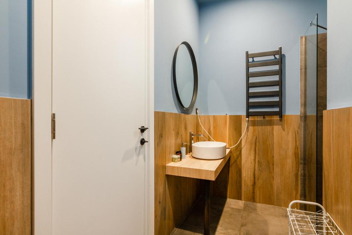 Viral 2 BR Photo Studio Loft
