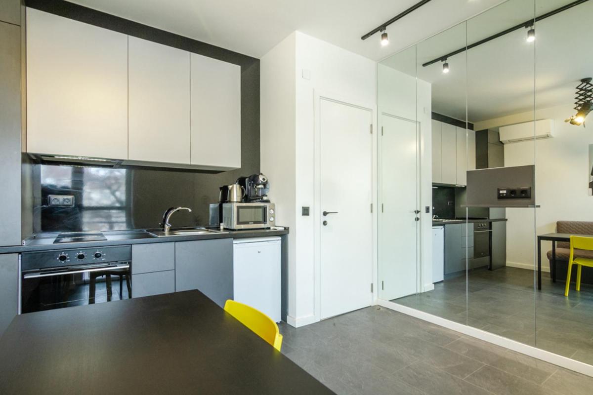 Viral 2 BR Photo Studio Loft