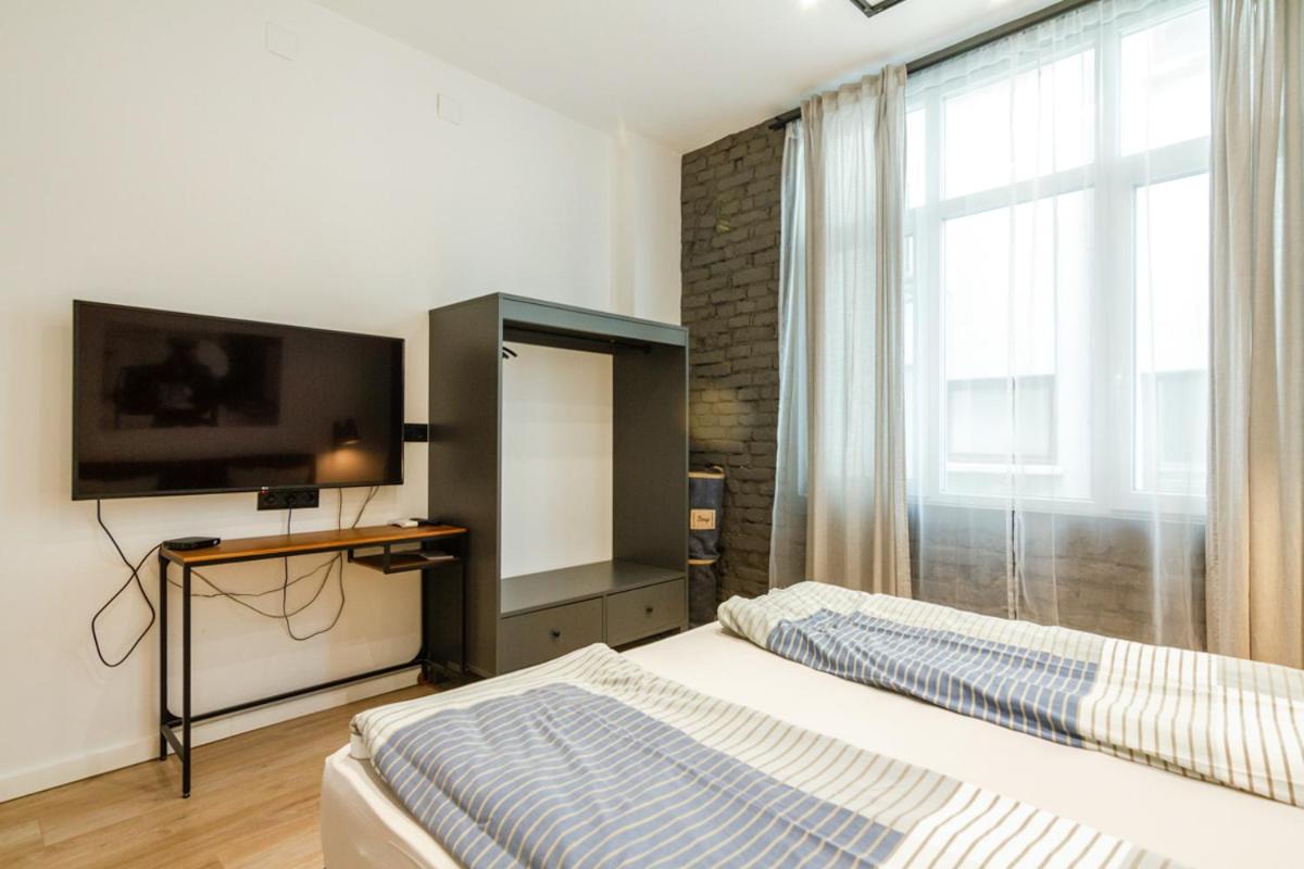 Viral 2 BR Photo Studio Loft