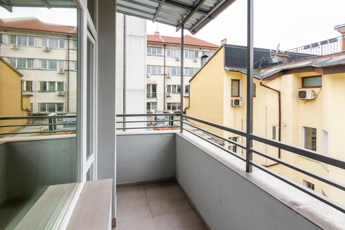 Viral 2 BR Photo Studio Loft