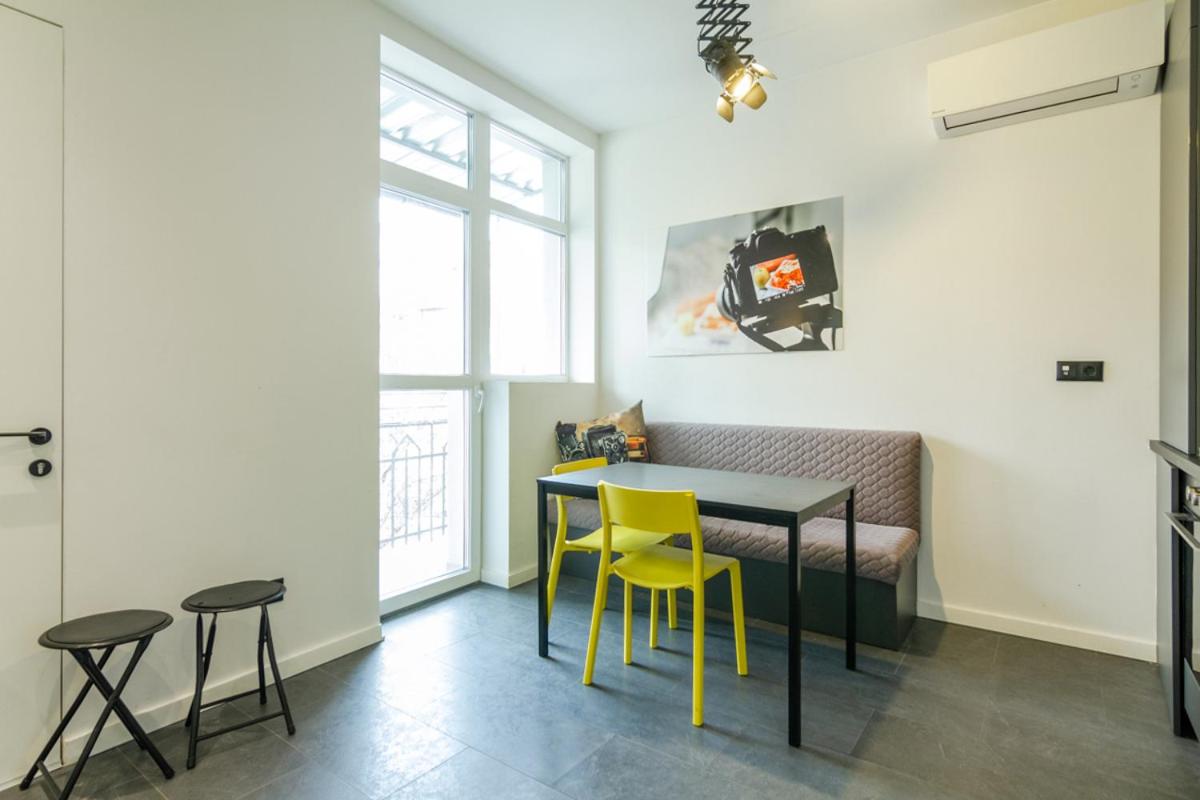 Viral 2 BR Photo Studio Loft