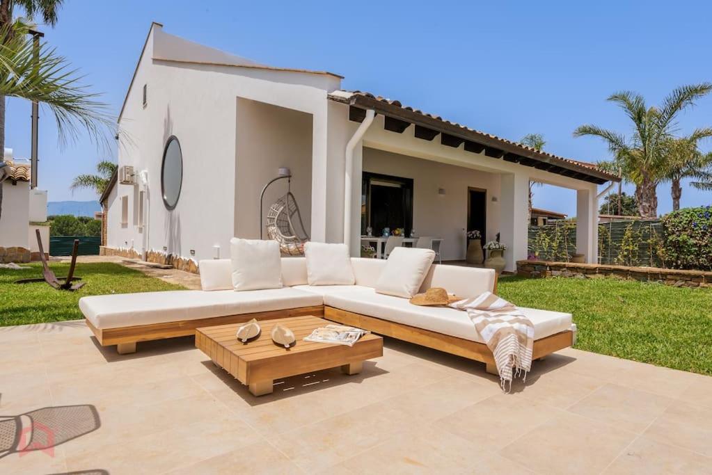 Posh villa with pool & jacuzzi view 5