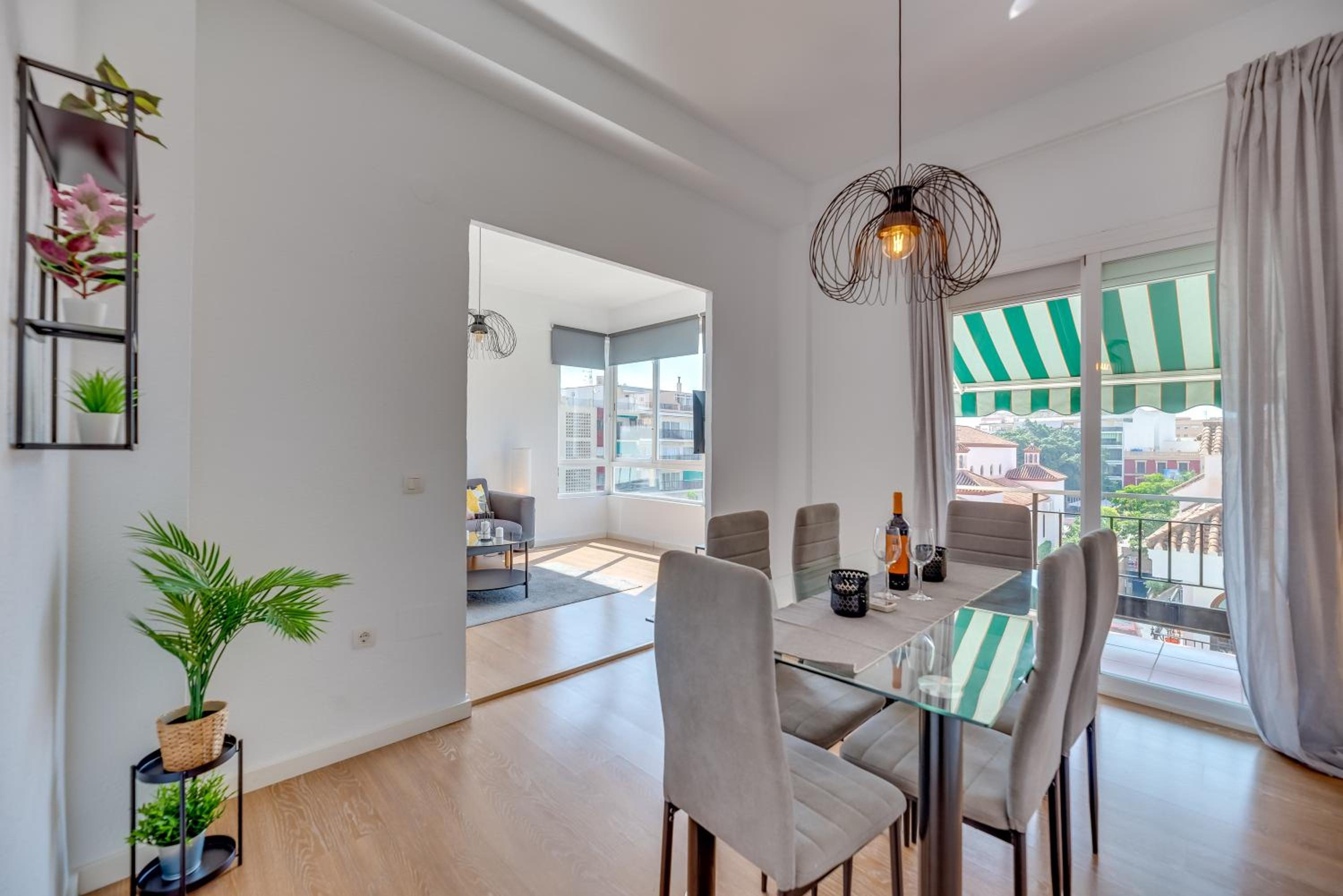 LXR Vistahermossa 3BDR. Apt Next to sea view 3