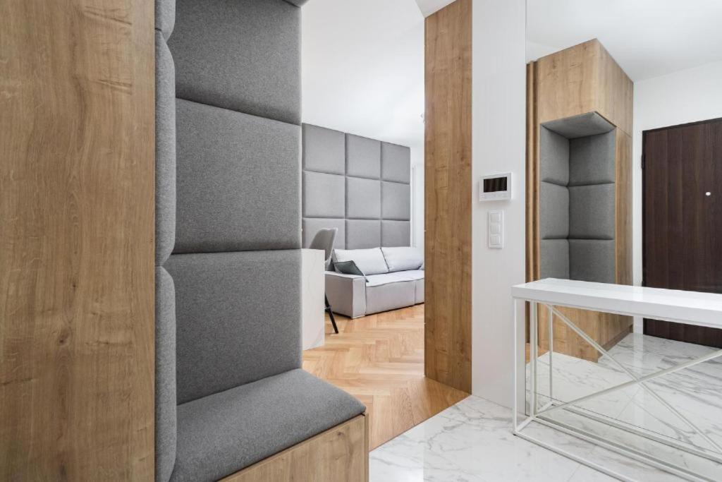Urban Chic - Luxury 2-Bedroom, Mennica Residence