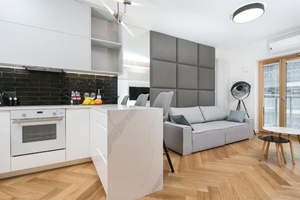 Urban Chic - Luxury 2-Bedroom, Mennica Residence