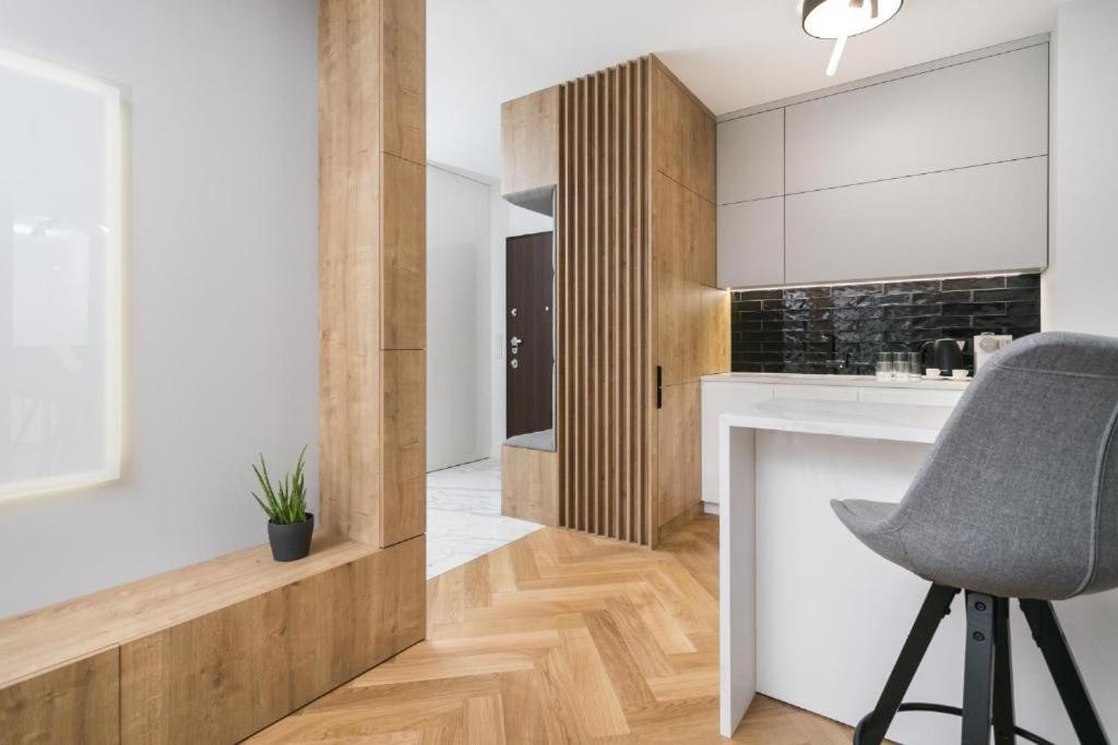 Urban Chic - Luxury 2-Bedroom, Mennica Residence
