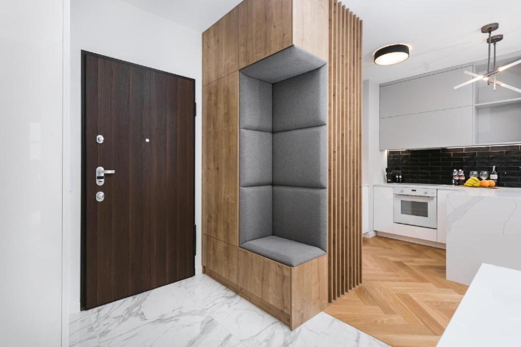 Urban Chic - Luxury 2-Bedroom, Mennica Residence