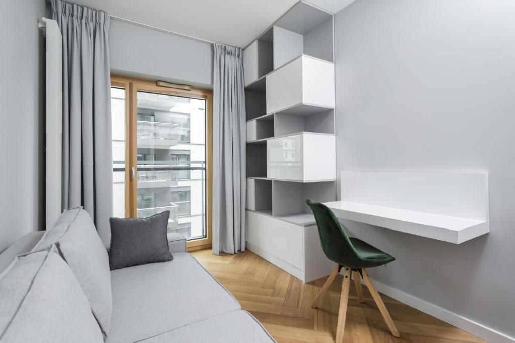 Urban Chic - Luxury 2-Bedroom, Mennica Residence