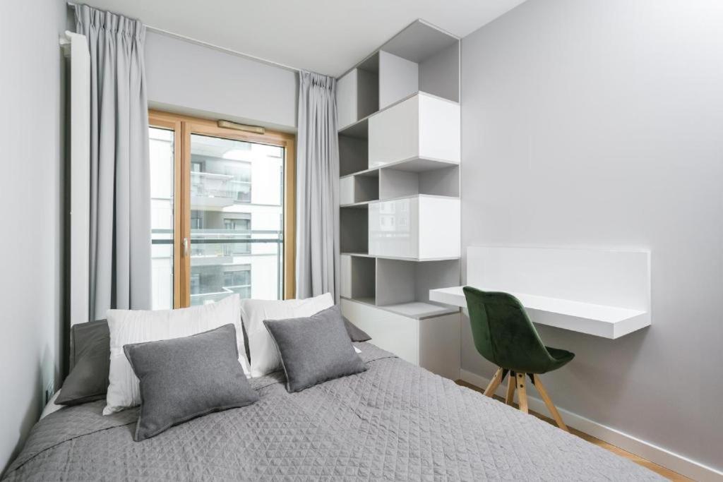 Urban Chic - Luxury 2-Bedroom, Mennica Residence