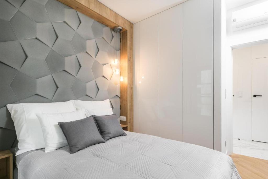 Urban Chic - Luxury 2-Bedroom, Mennica Residence