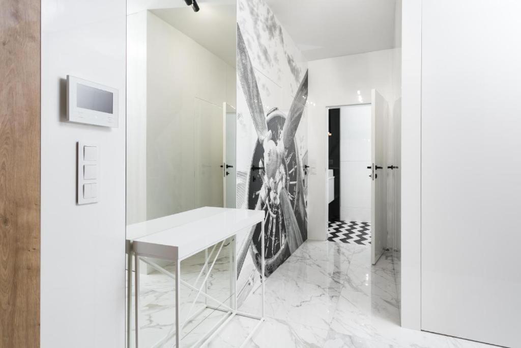 Urban Chic - Luxury 2-Bedroom, Mennica Residence