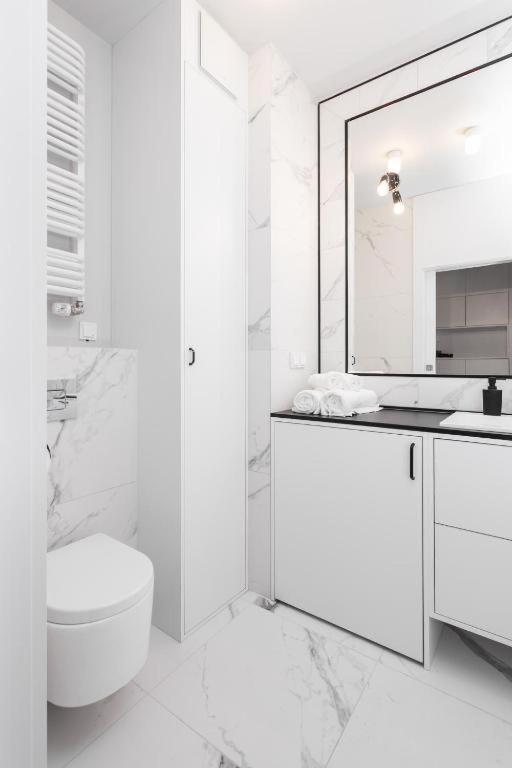 Urban Chic - Luxury 2-Bedroom, Mennica Residence