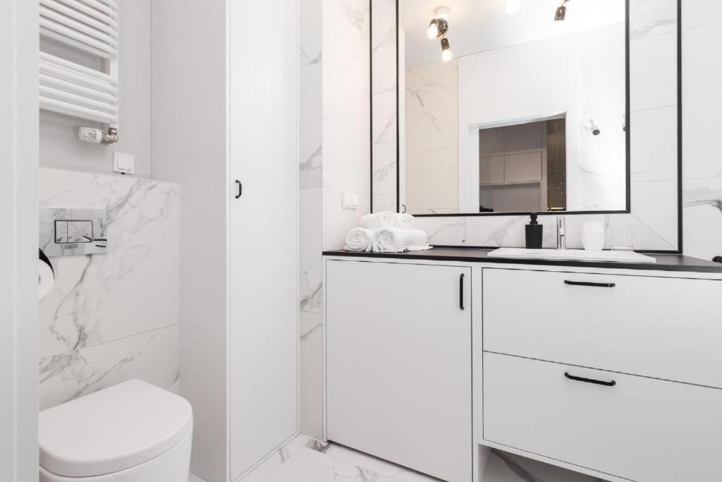 Urban Chic - Luxury 2-Bedroom, Mennica Residence