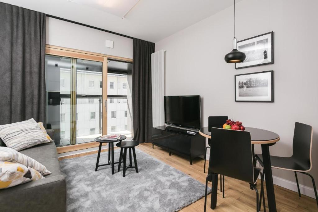 Urban Chic - Luxury 2-Bedroom, Mennica Residence