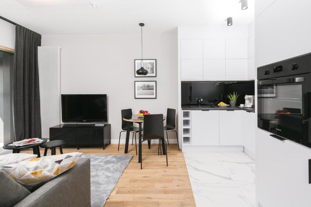 Urban Chic - Luxury 2-Bedroom, Mennica Residence