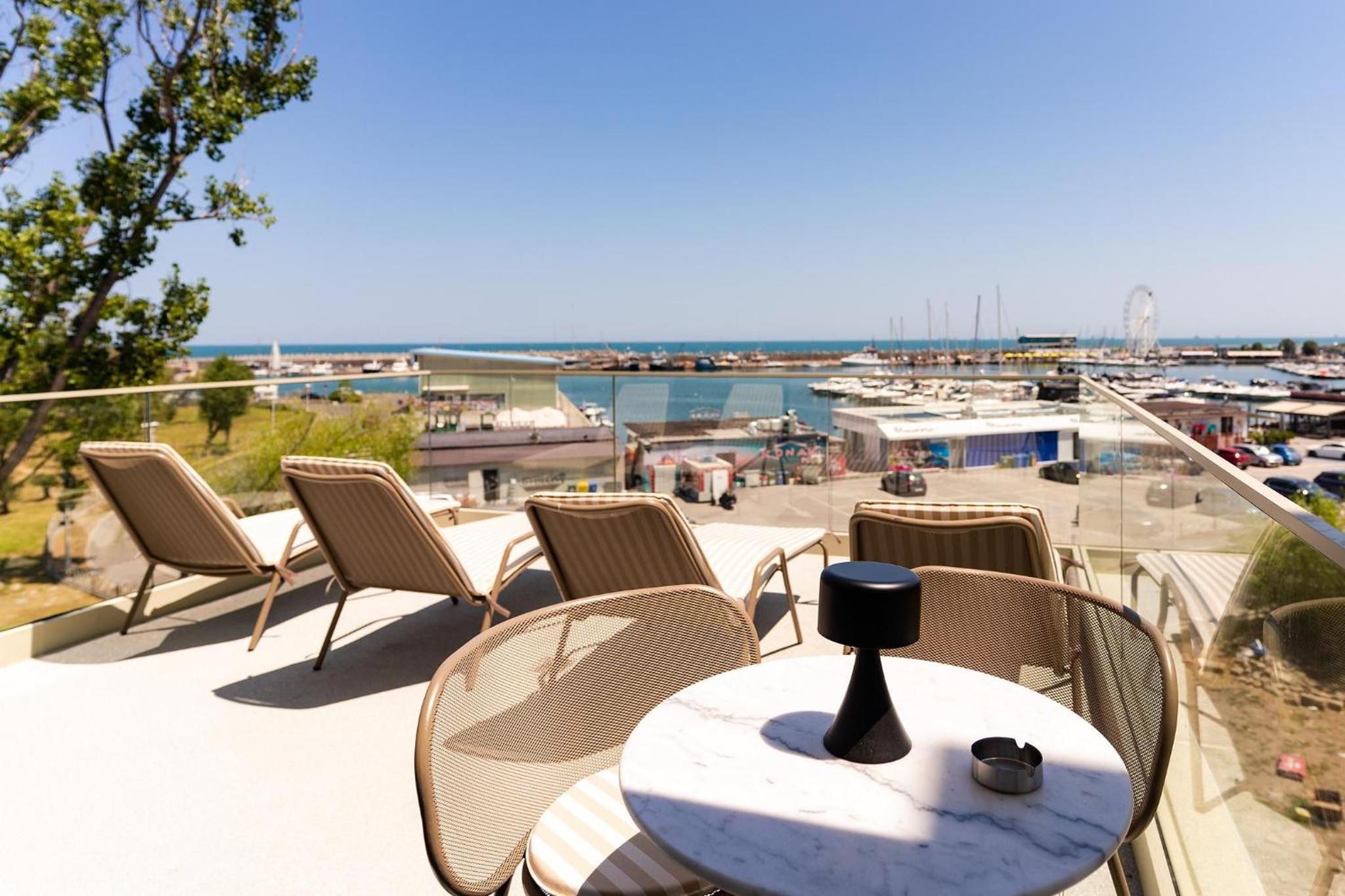 Rezident Tomis Marina