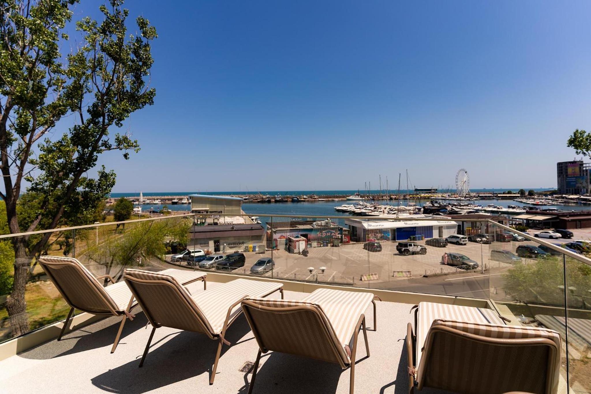 Rezident Tomis Marina