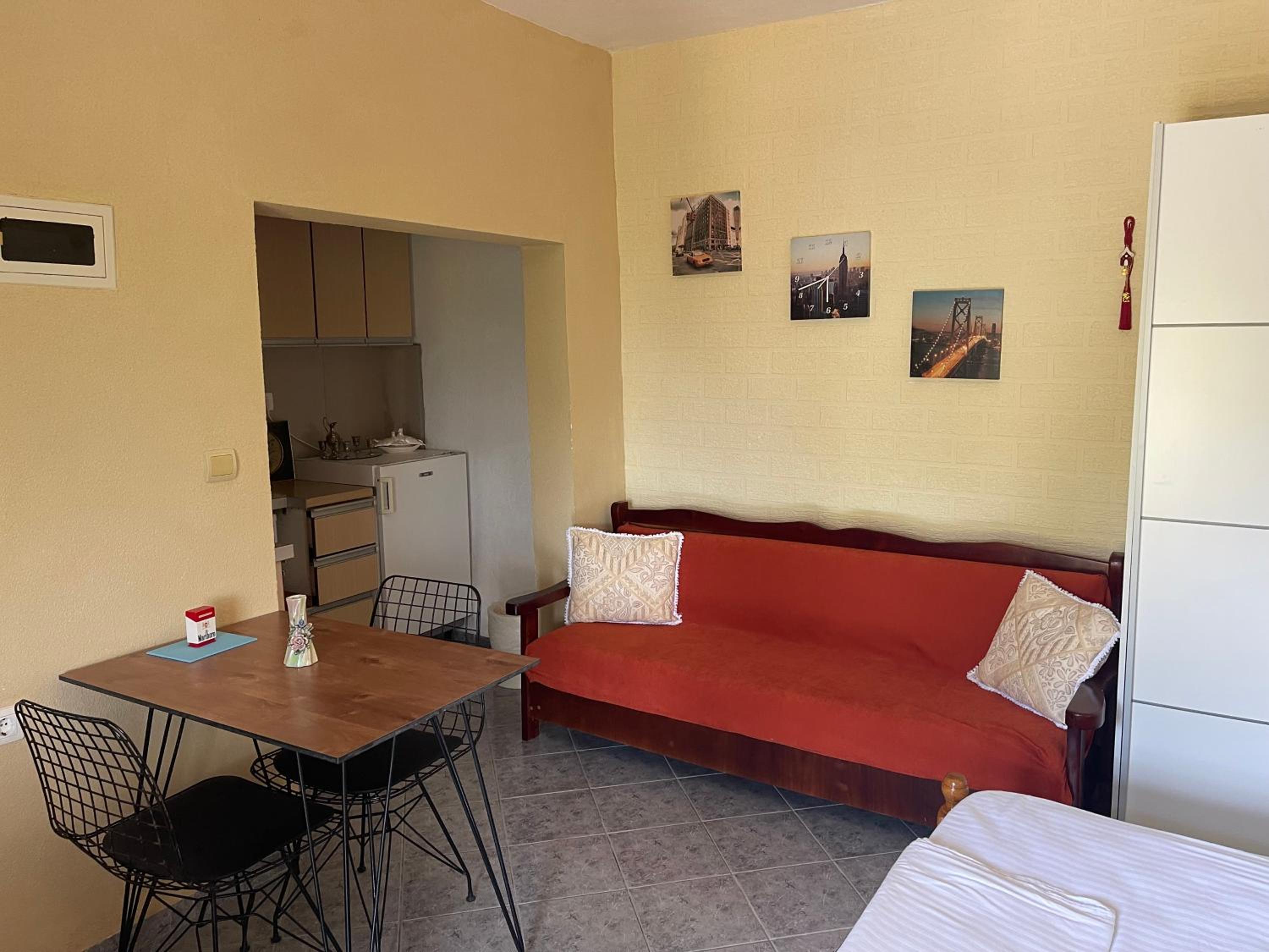 Elias Guest House