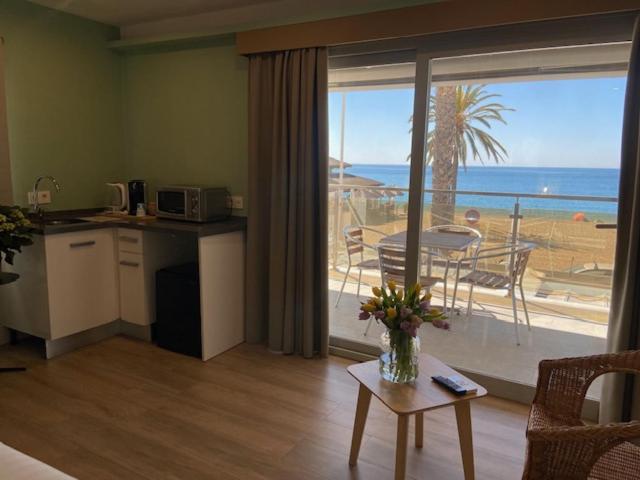 H Boutique la Caleta bay