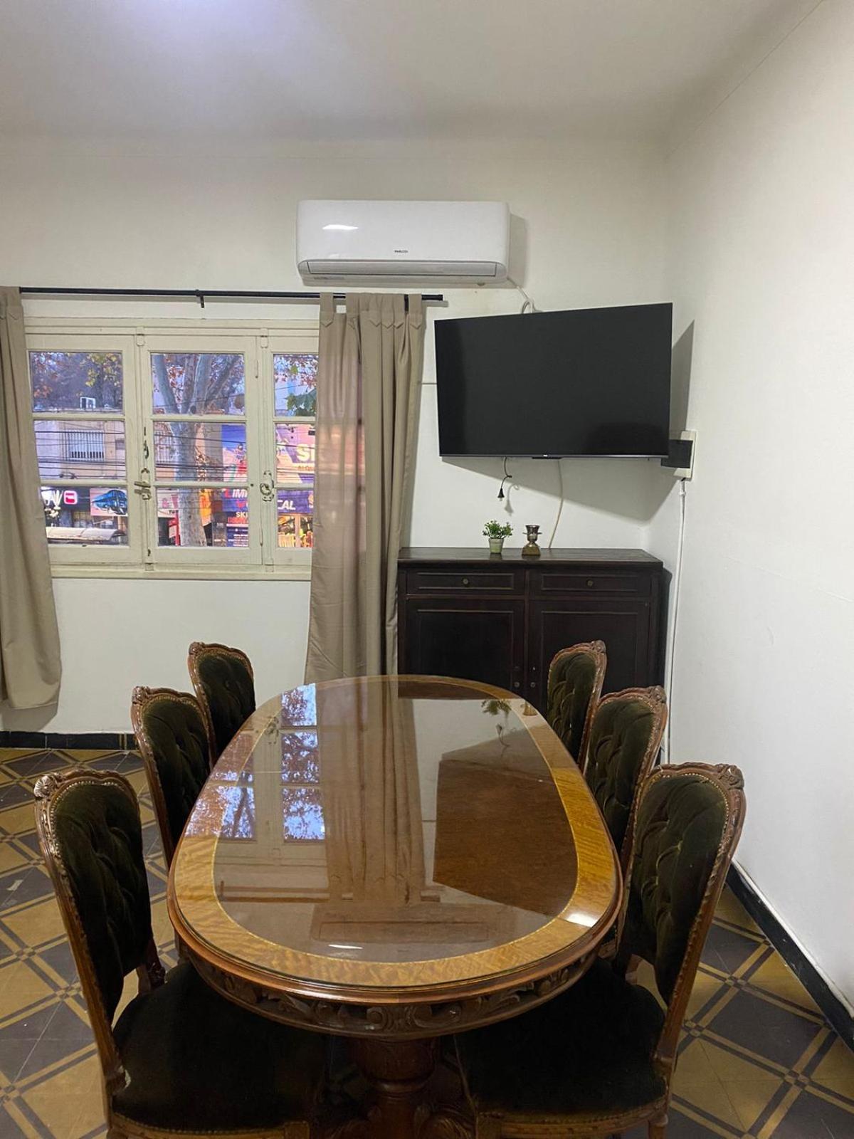 Departamento Centrico J, 2 dormitorios, con cohera (ad), living, comedor y cocina completa