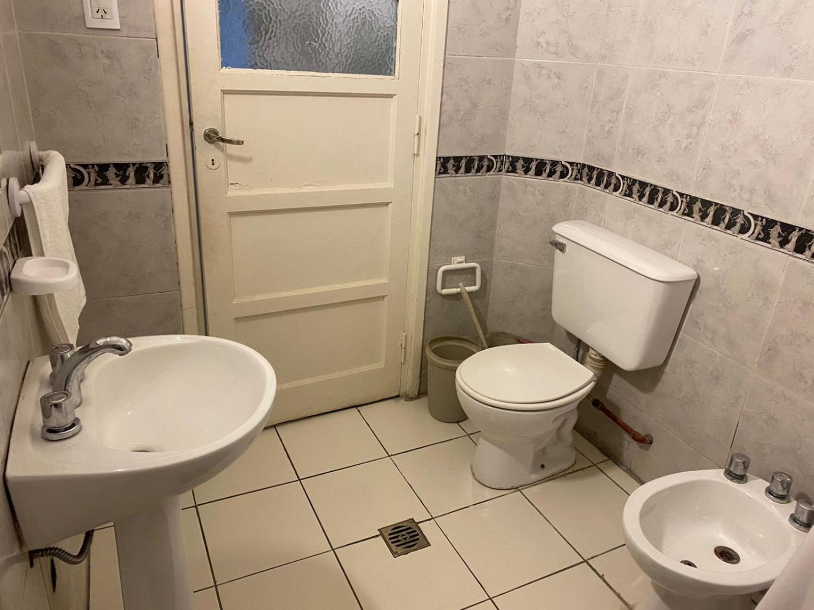 Departamento Centrico J, 2 dormitorios, con cohera (ad), living, comedor y cocina completa