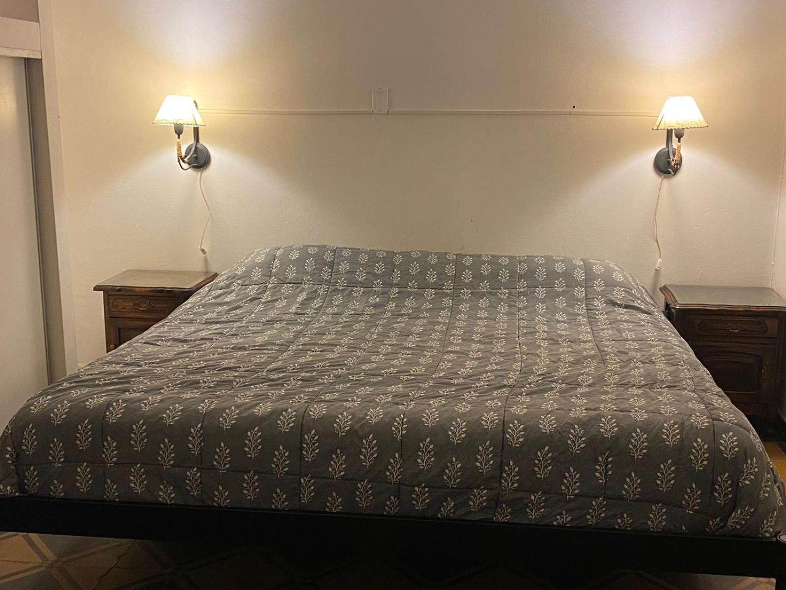 Departamento Centrico J, 2 dormitorios, con cohera (ad), living, comedor y cocina completa