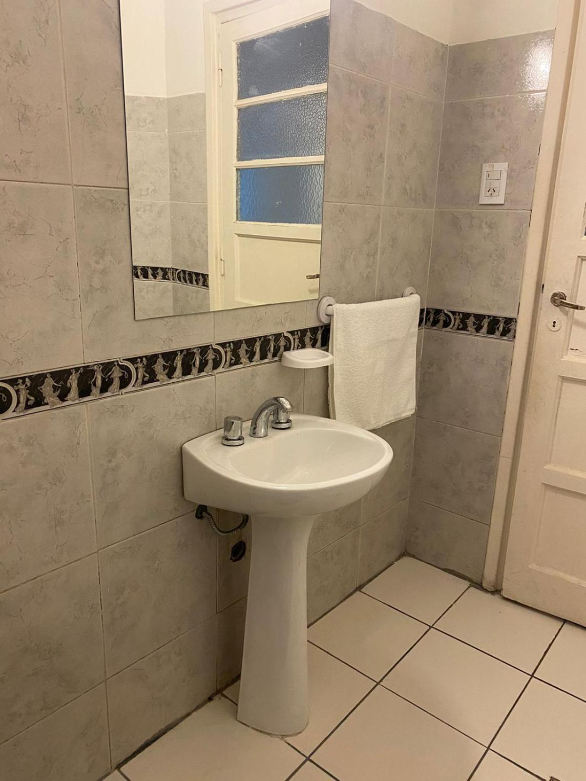 Departamento Centrico J, 2 dormitorios, con cohera (ad), living, comedor y cocina completa