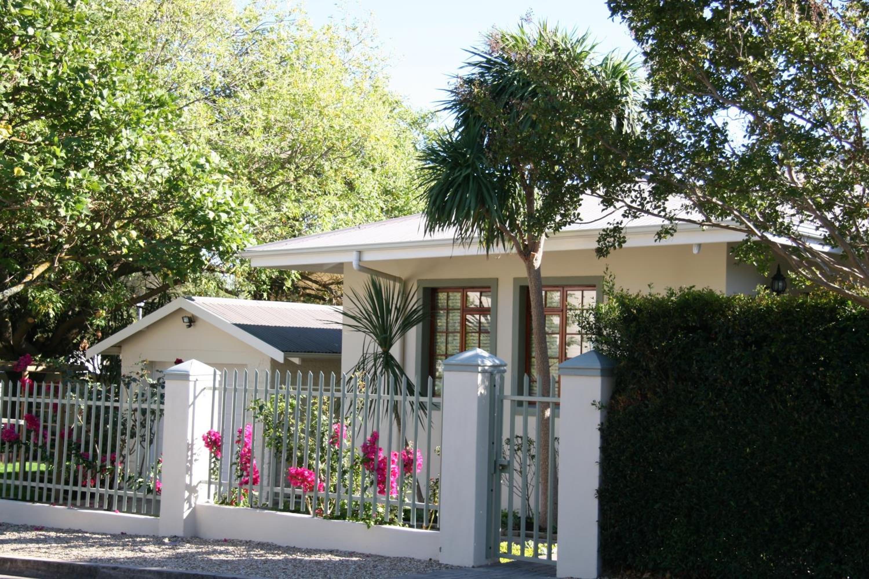 Cape Robin Cottage view 4
