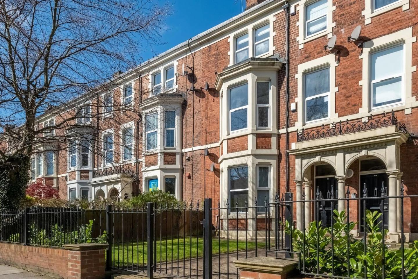 Luxury 2bed Apartment in Jesmond with Parking! view 2