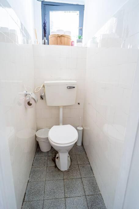 lovely 1-bedroom With Balcony-Dizengoff Square. view 2