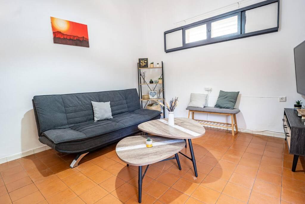 lovely 1-bedroom With Balcony-Dizengoff Square. view 3