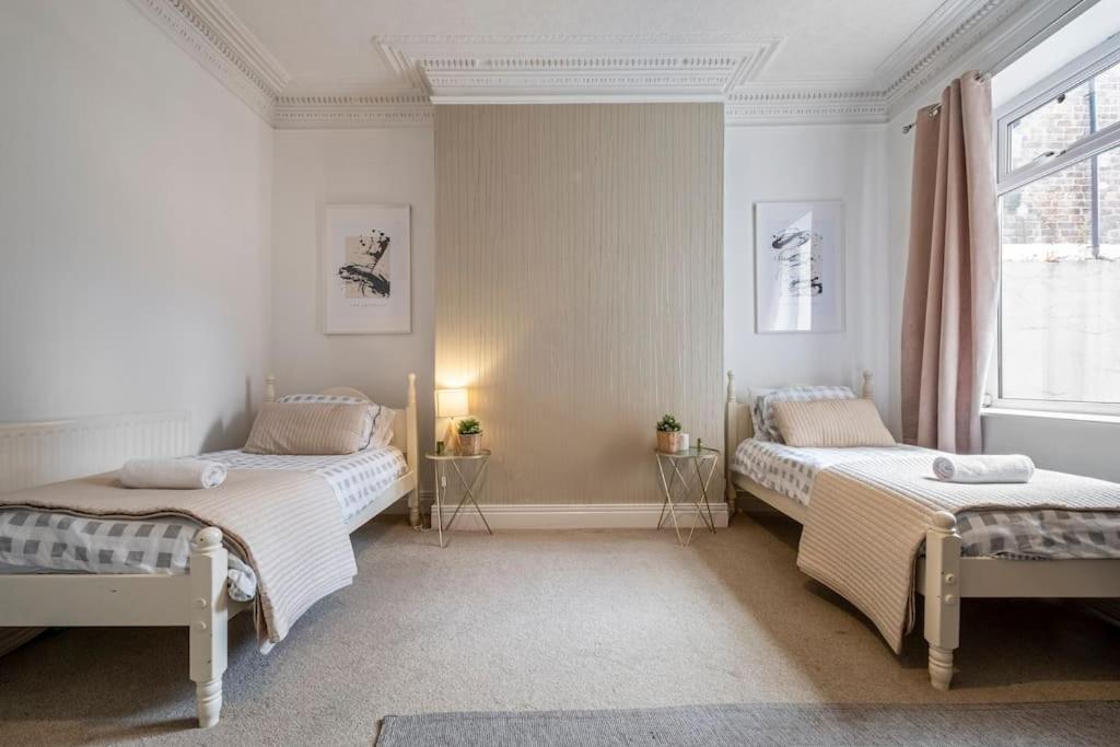 Spacious Apartment in Jesmond with Parking view 2