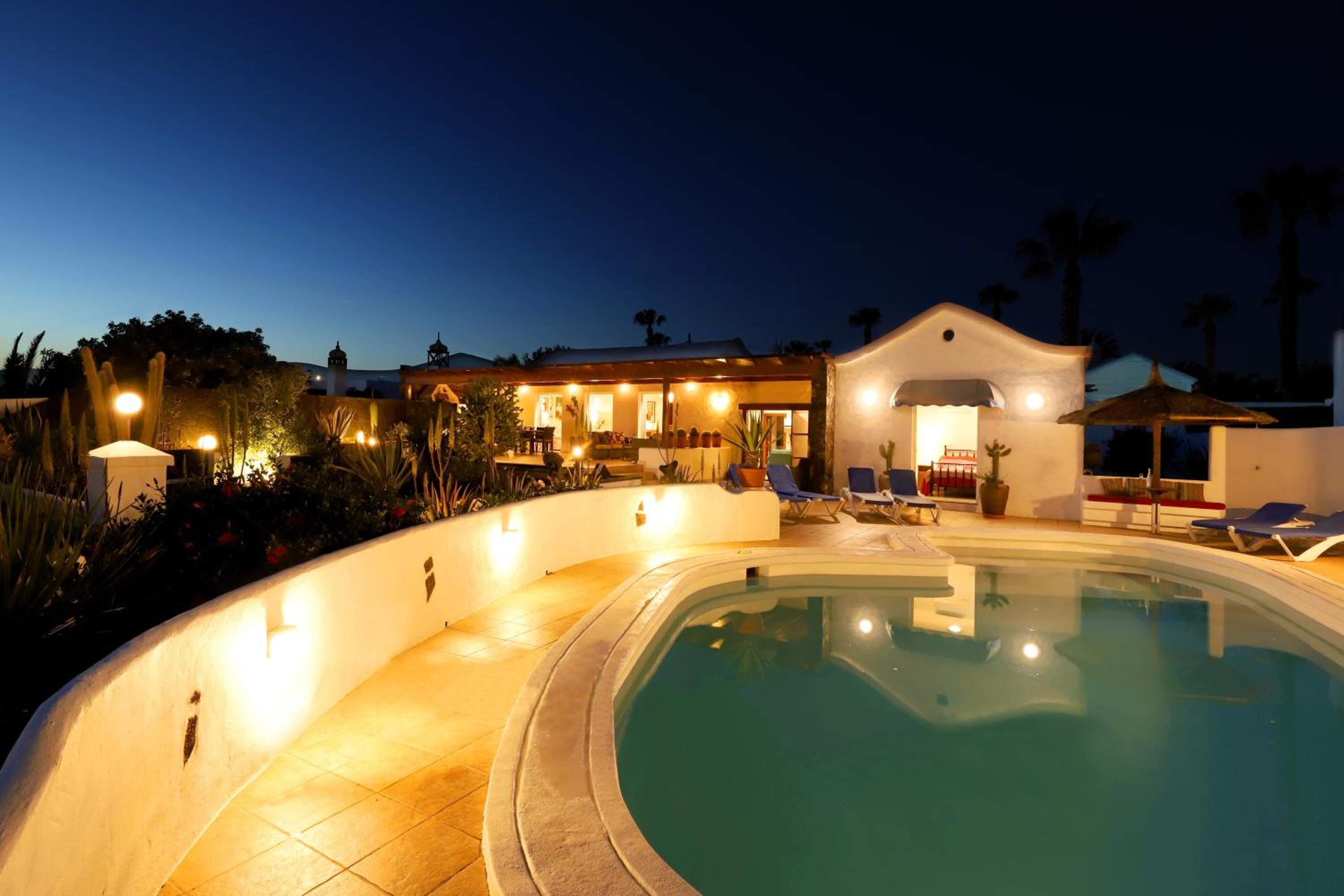 Brilliant Puerto Del Carmen Villa Dos Piedras 4 Bedrooms Private Pool view 3