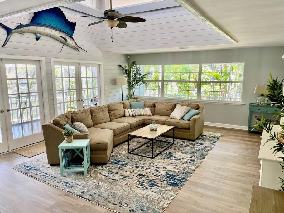 Family friendly with large pool view 3