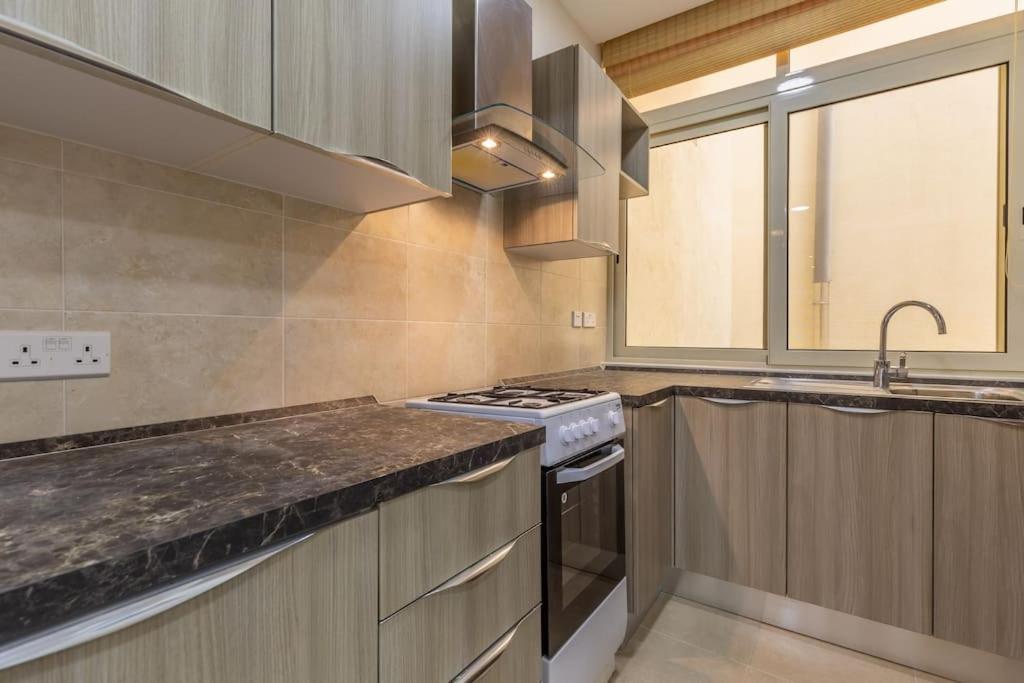 Beach Breeze Apartment Your Seaside Getaway by SF HOMES photo 4