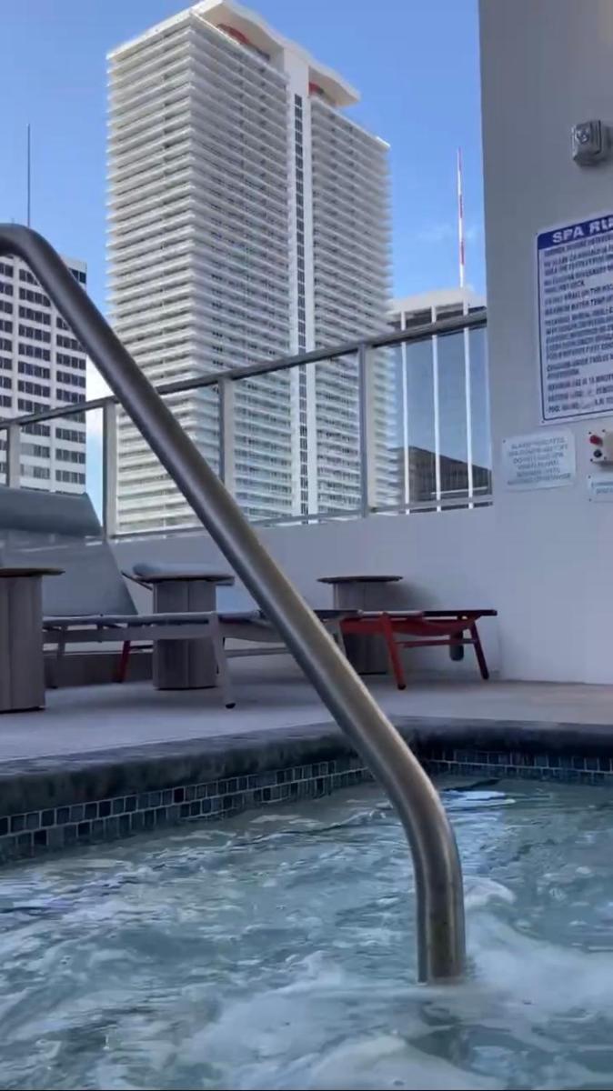 Brand NEW modern 1 bedroom unit Downtown