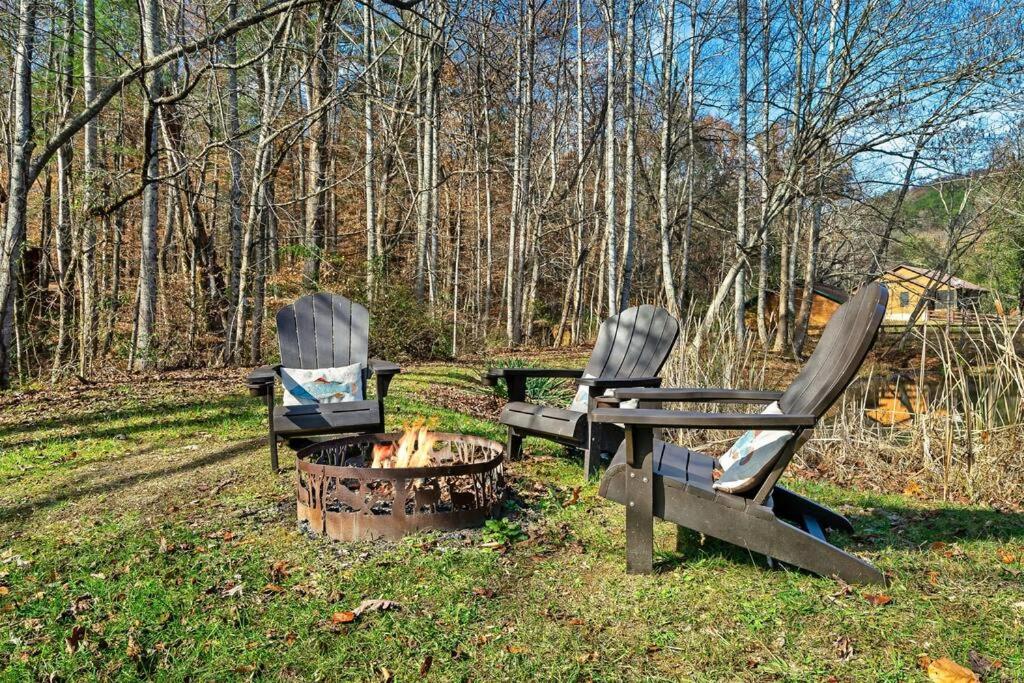 Spectacular MTNS Views with PRIVATE HOT TUB with Pool Table and Private Pond view 5