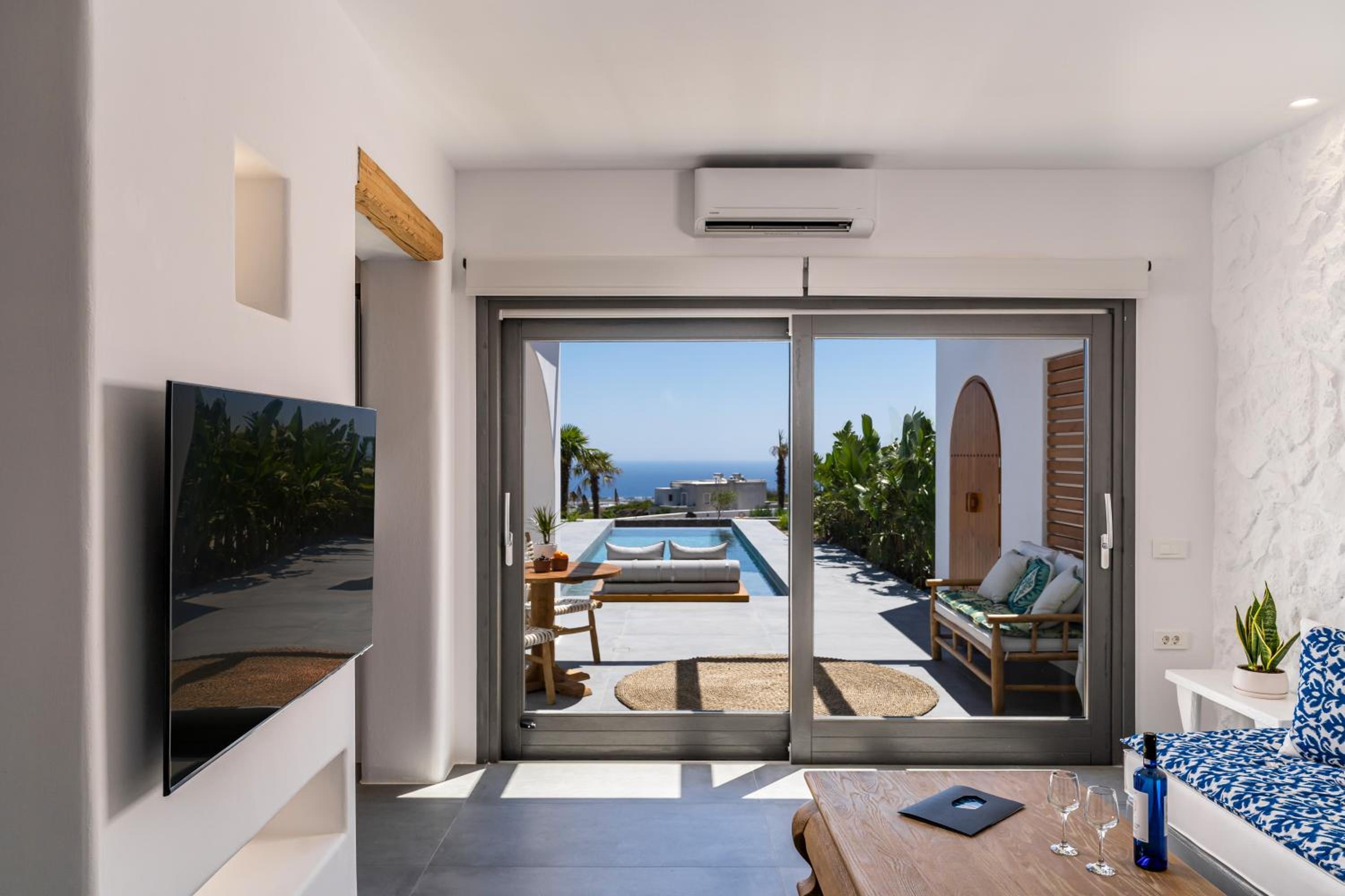 Numa Santorini