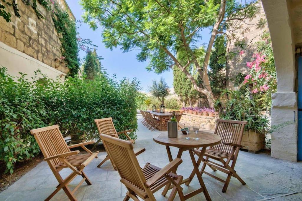 Casa Mezzodì' - Luxurious 18th C. Farmhouse with Gardens & Pool photo 2