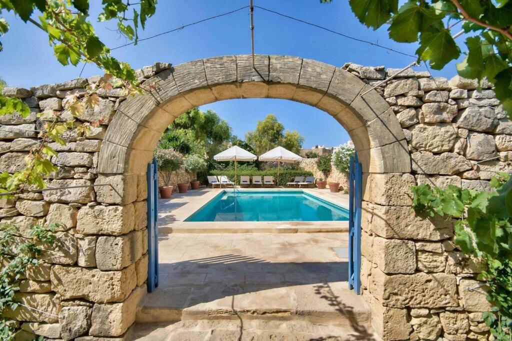 Casa Mezzodì' - Luxurious 18th C. Farmhouse with Gardens & Pool photo 3
