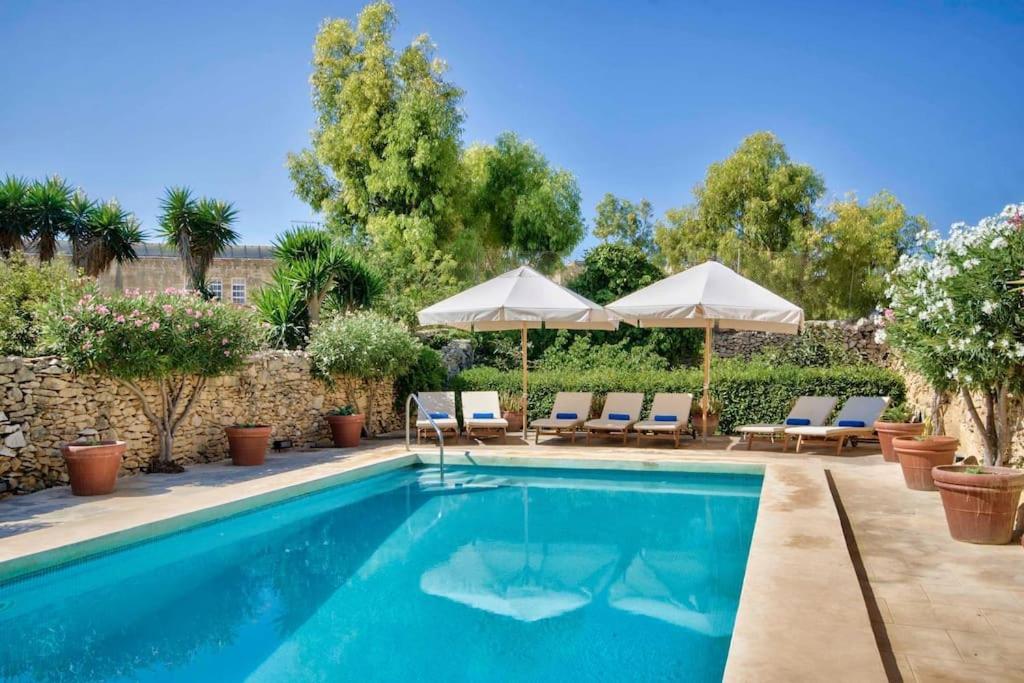 Casa Mezzodì' - Luxurious 18th C. Farmhouse with Gardens & Pool photo 5